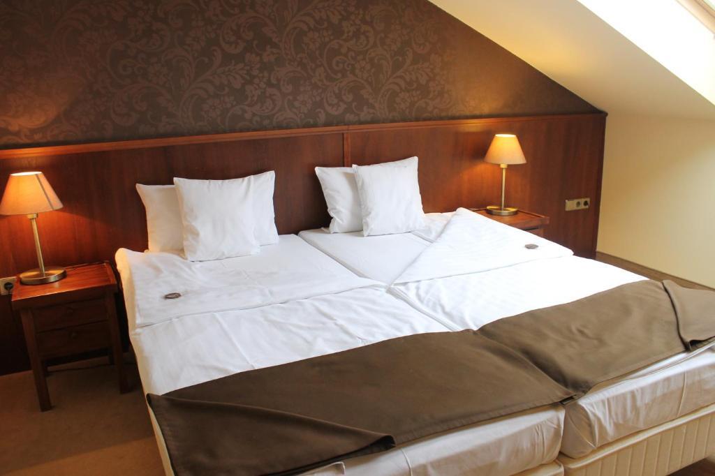 Szepia Bio And Art Hotel Zsámbék Zimmer foto